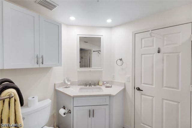 400 L Ambiance CIR 104, Naples, FL 34108