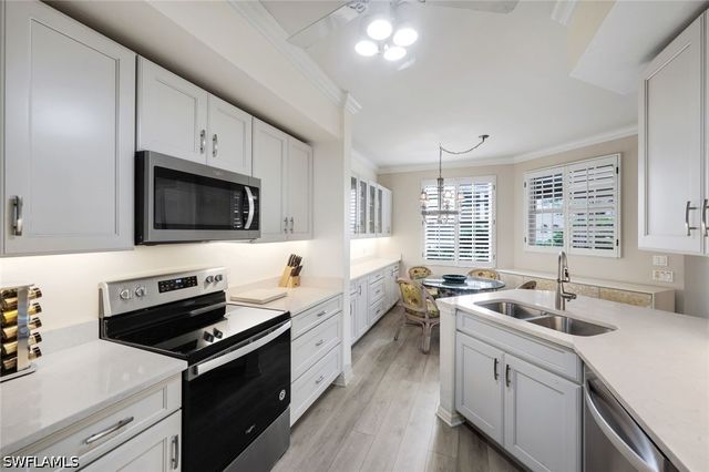 400 L Ambiance CIR 104, Naples, FL 34108