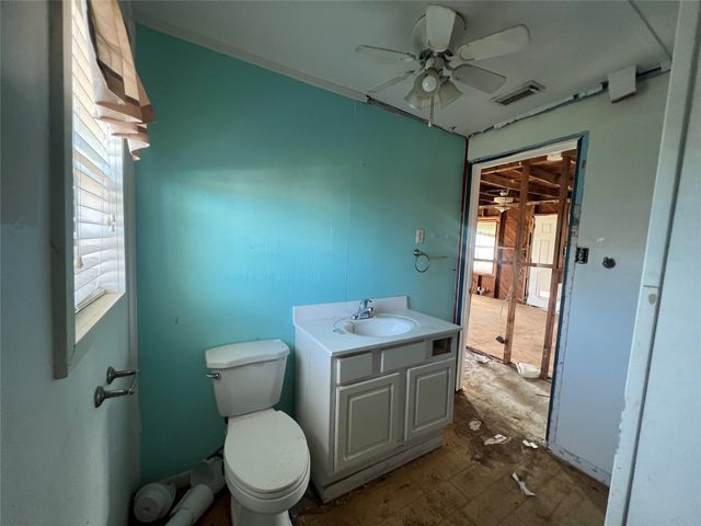 415 Oyster Street, Freeport, TX 77541