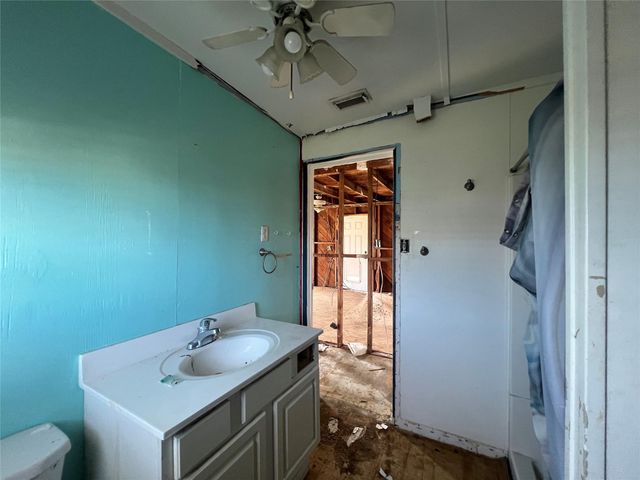 415 Oyster Street, Freeport, TX 77541