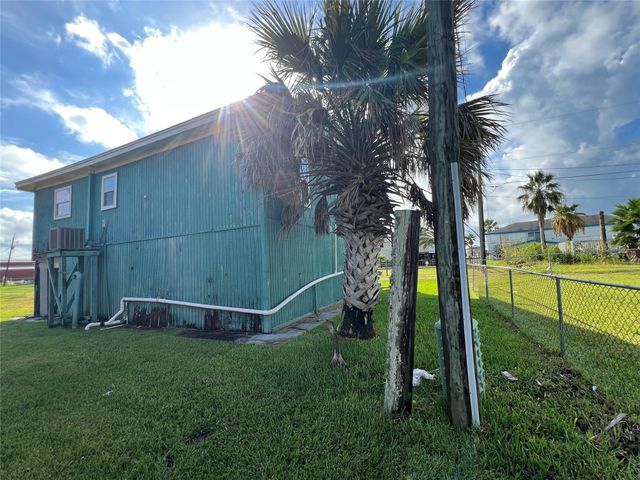 415 Oyster Street, Freeport, TX 77541