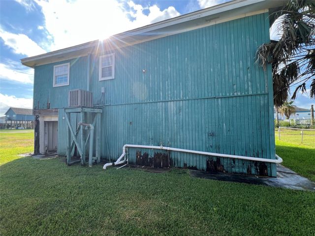 415 Oyster Street, Freeport, TX 77541