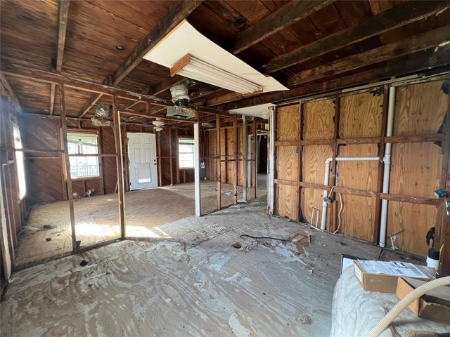 415 Oyster Street, Freeport, TX 77541