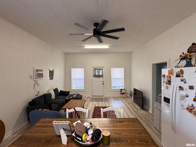 1100 CATHERINE Street, Metropolis, IL 62960