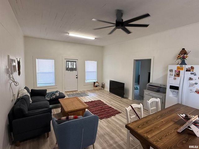 1100 CATHERINE Street, Metropolis, IL 62960