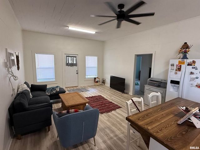 1100 CATHERINE Street, Metropolis, IL 62960