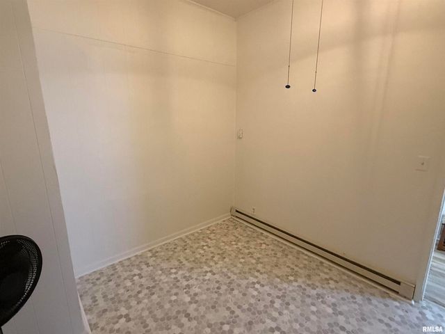 1100 CATHERINE Street, Metropolis, IL 62960