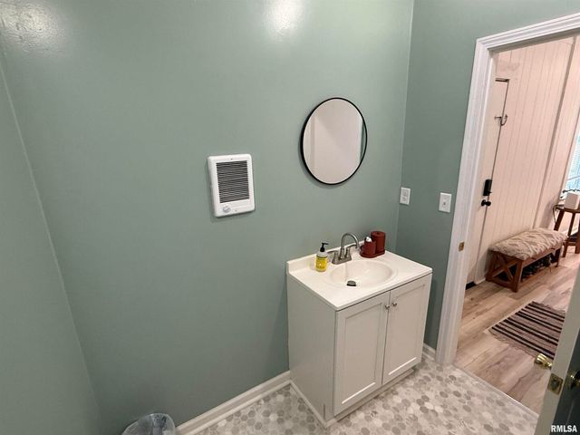 1100 CATHERINE Street, Metropolis, IL 62960