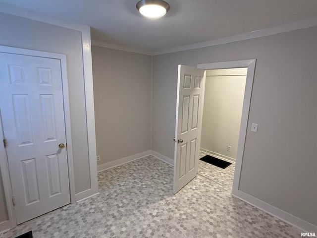 1100 CATHERINE Street, Metropolis, IL 62960