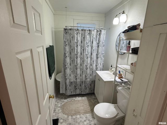 1100 CATHERINE Street, Metropolis, IL 62960