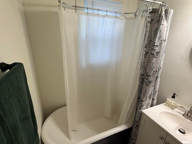 1100 CATHERINE Street, Metropolis, IL 62960