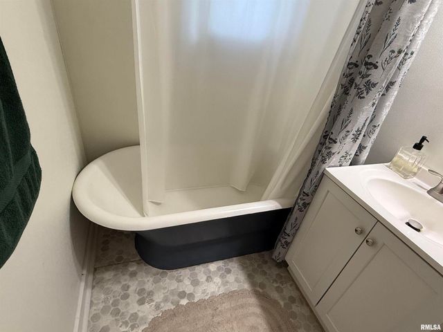 1100 CATHERINE Street, Metropolis, IL 62960