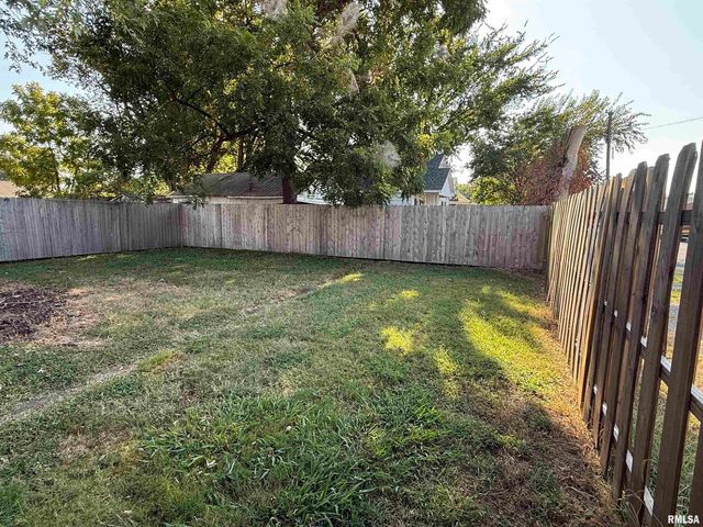 1100 CATHERINE Street, Metropolis, IL 62960