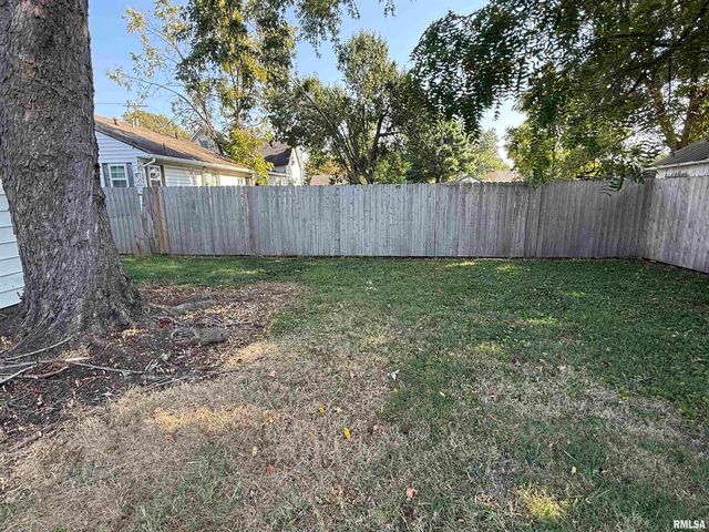 1100 CATHERINE Street, Metropolis, IL 62960