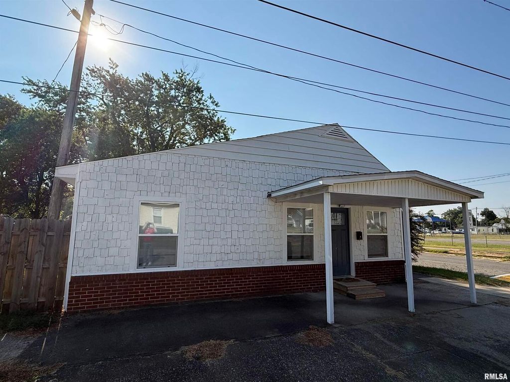 1100 CATHERINE Street, Metropolis, IL 62960