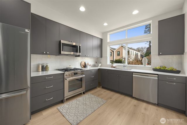 8327 B 12th Avenue NW, Seattle, WA 98117