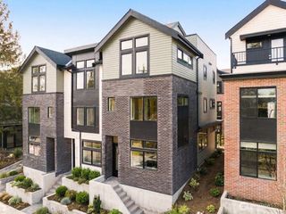 8327 B 12th Avenue NW, Seattle, WA 98117