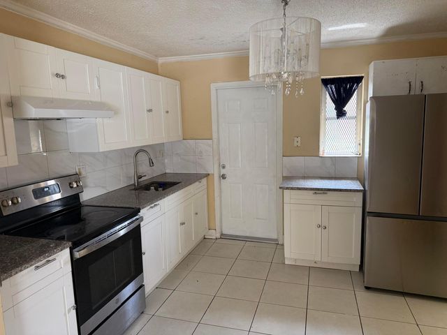 1676 W 10th Street, Riviera Beach, FL 33404