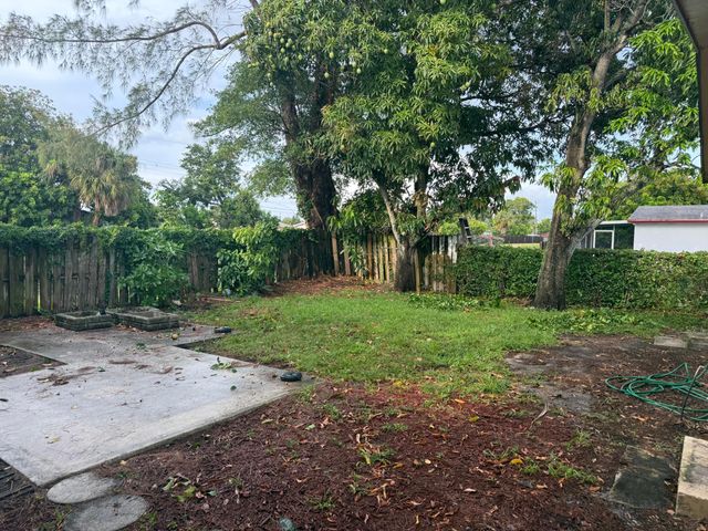 1676 W 10th Street, Riviera Beach, FL 33404