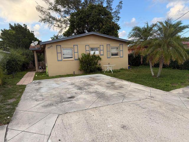 1676 W 10th Street, Riviera Beach, FL 33404