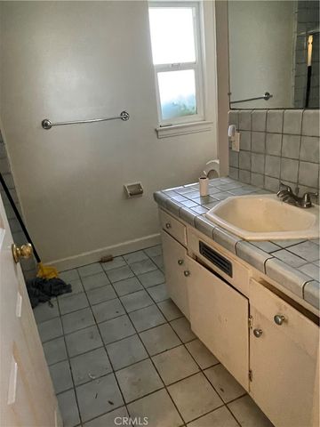 4467 N Van Dyke, Fresno, CA 93705