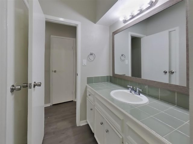 535 Shady Brook Drive, Stafford, TX 77477
