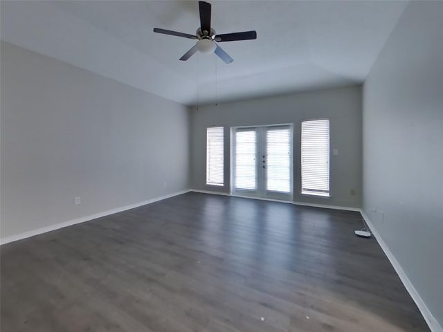 535 Shady Brook Drive, Stafford, TX 77477