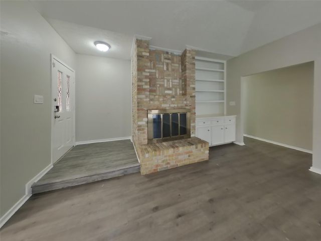 535 Shady Brook Drive, Stafford, TX 77477