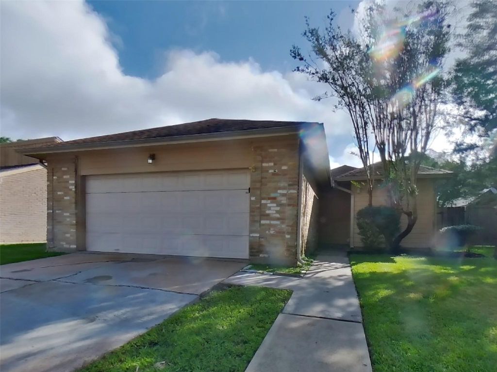 535 Shady Brook Drive, Stafford, TX 77477