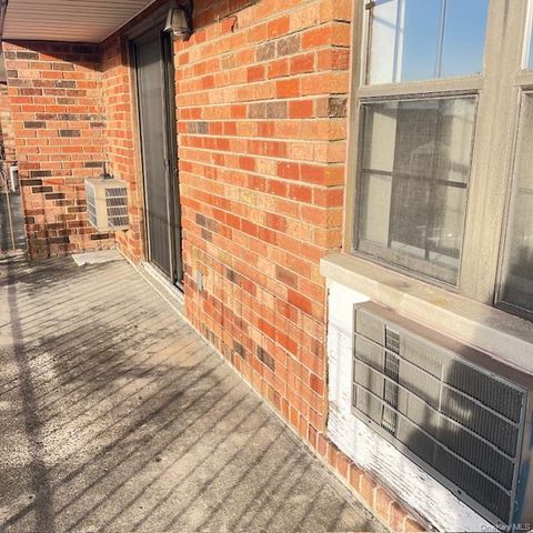 66-07 242nd Street 13E, Douglaston, NY 11362