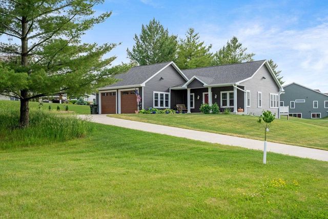 364 Drumlin Loop, Ripon, WI 54971
