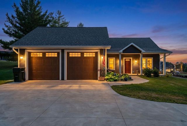 364 Drumlin Loop, Ripon, WI 54971