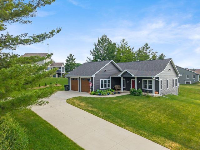 364 Drumlin Loop, Ripon, WI 54971