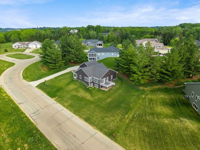 364 Drumlin Loop, Ripon, WI 54971