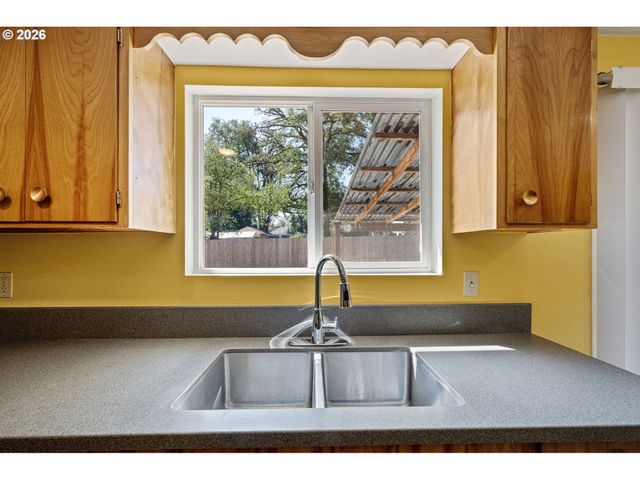 130 E 31ST Ave, Eugene, OR 97405