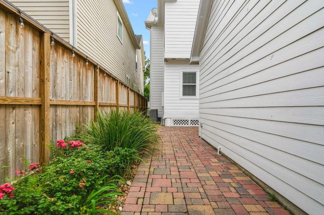 8760 Kempwood Drive, Houston, TX 77080