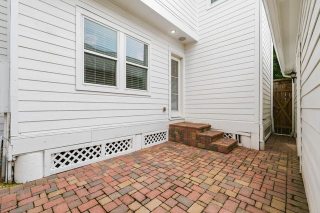 8760 Kempwood Drive, Houston, TX 77080