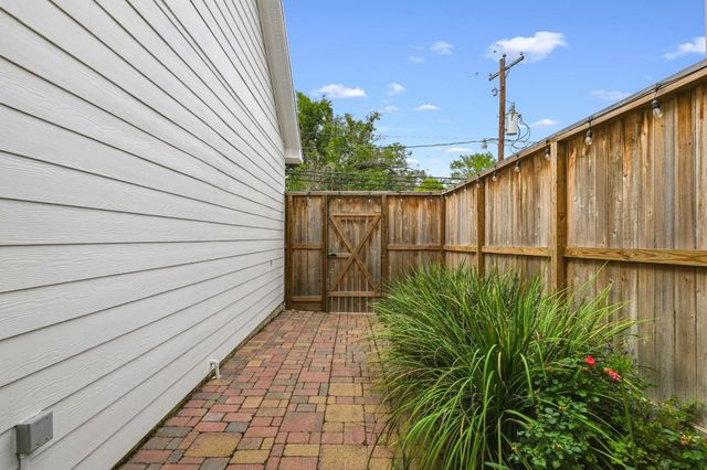 8760 Kempwood Drive, Houston, TX 77080