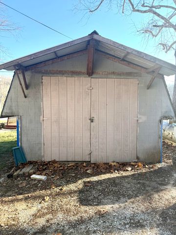 2690 Glensboro Road, Lawrenceburg, KY 40342