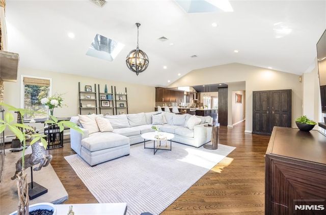 19 Ivy Place, Upper Saddle River, NJ 07458