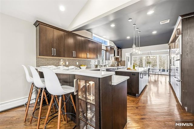 19 Ivy Place, Upper Saddle River, NJ 07458