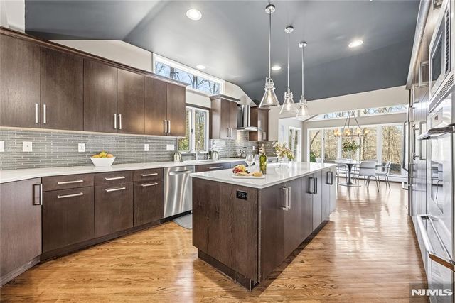 19 Ivy Place, Upper Saddle River, NJ 07458