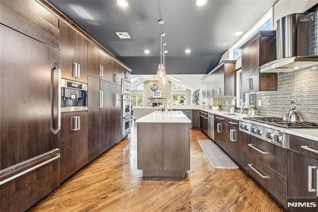 19 Ivy Place, Upper Saddle River, NJ 07458