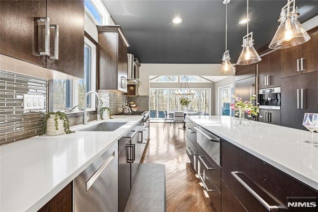 19 Ivy Place, Upper Saddle River, NJ 07458