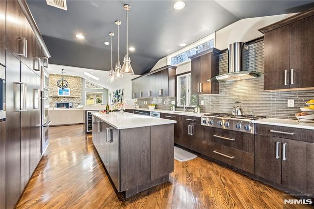 19 Ivy Place, Upper Saddle River, NJ 07458