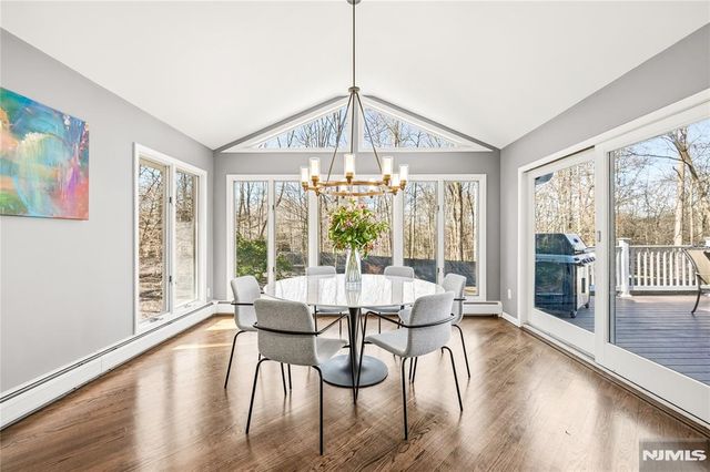 19 Ivy Place, Upper Saddle River, NJ 07458