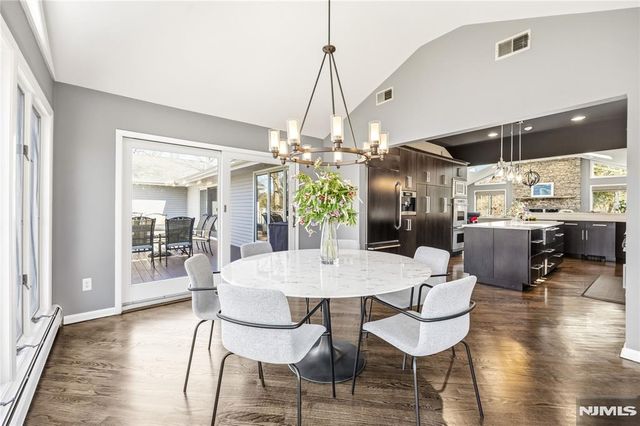 19 Ivy Place, Upper Saddle River, NJ 07458