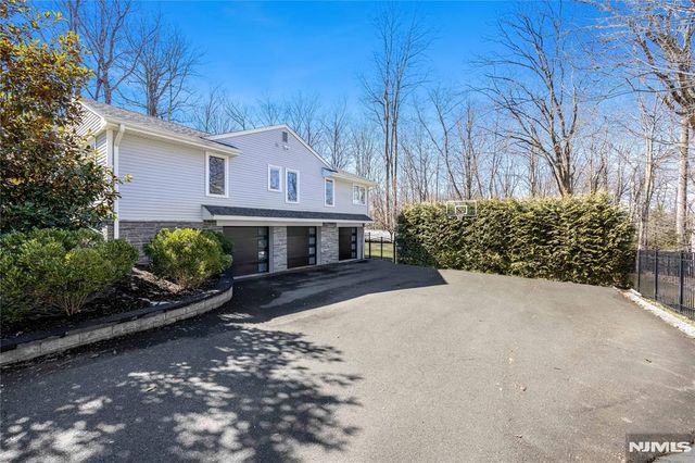 19 Ivy Place, Upper Saddle River, NJ 07458