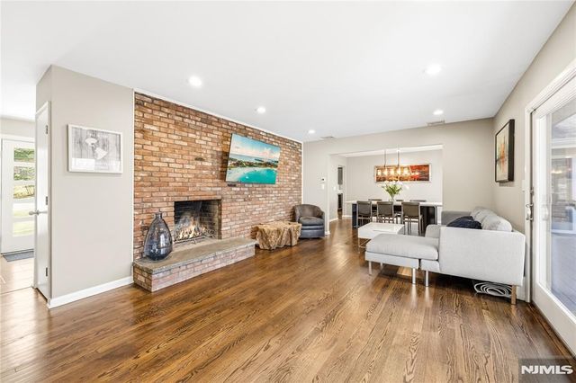 19 Ivy Place, Upper Saddle River, NJ 07458