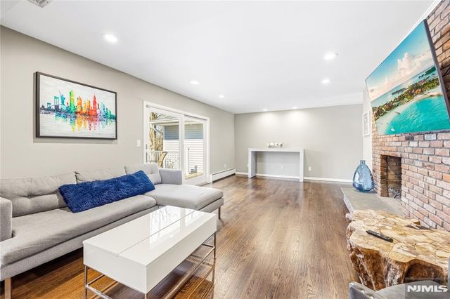 19 Ivy Place, Upper Saddle River, NJ 07458